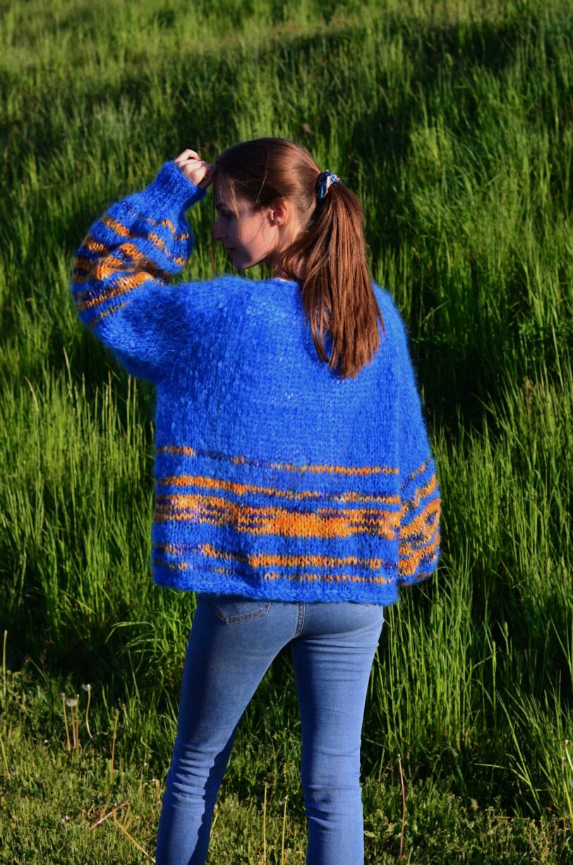 niebieski sweter handmade