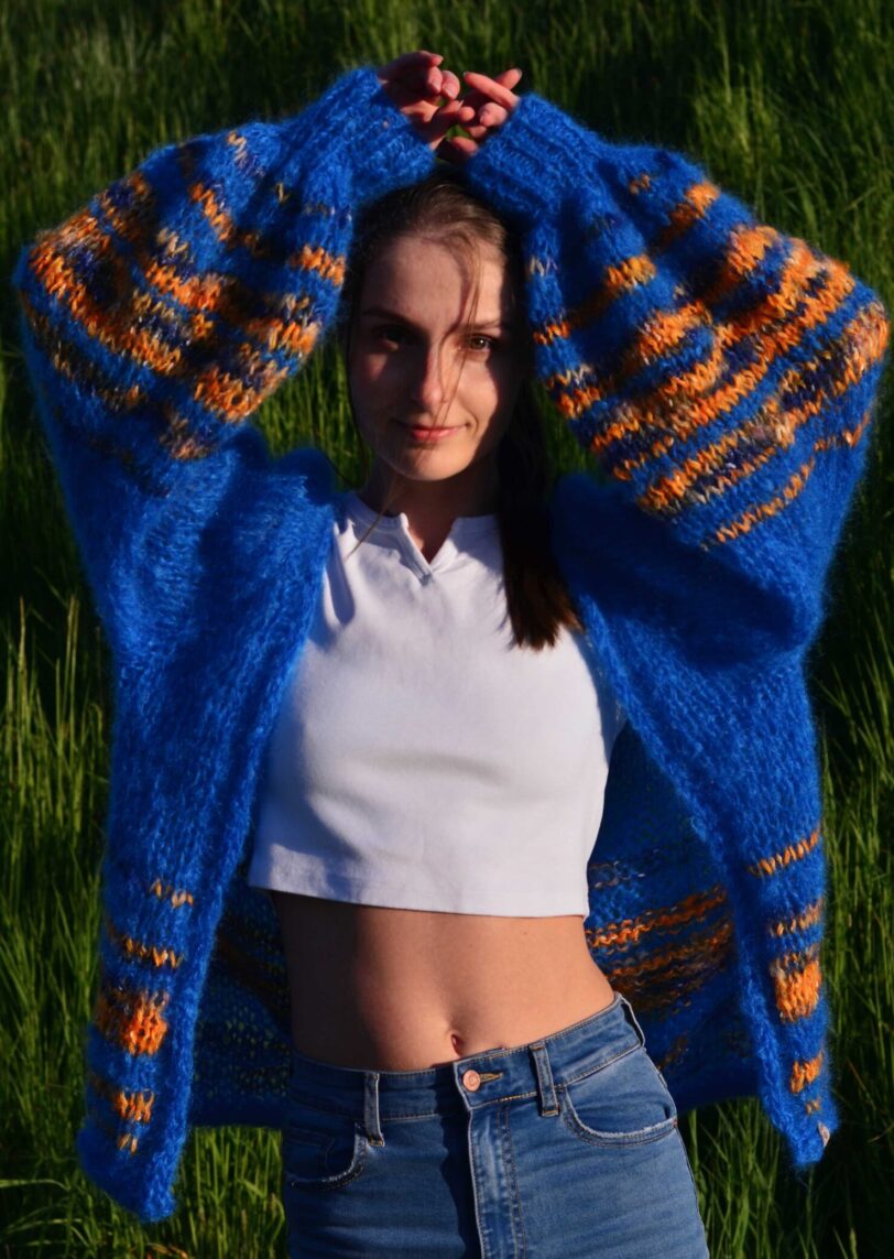 niebieski sweter handmade