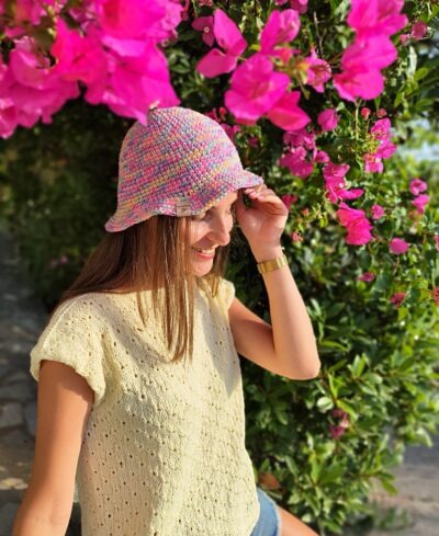 pastelowy kapelusz na lato