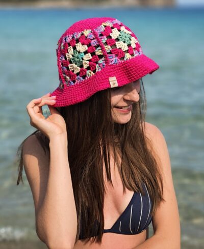 różowy kapelusz na lato bucket hat