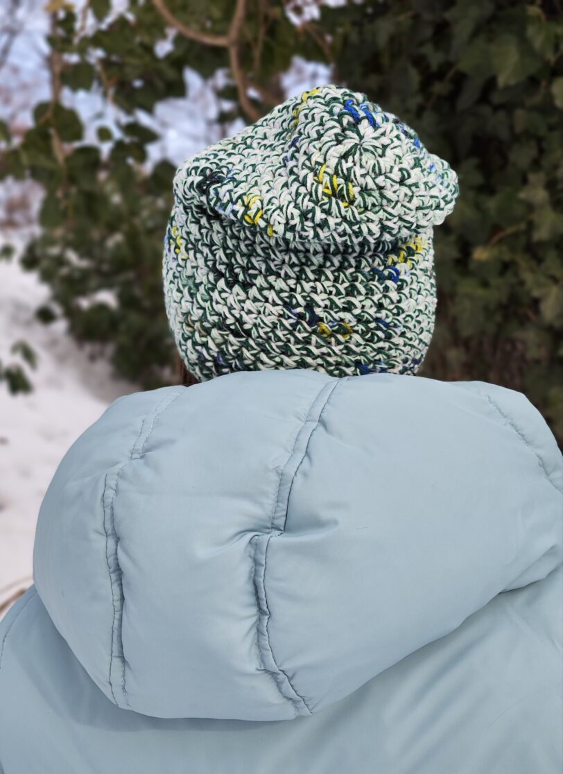bialo zielona czapka zimowa handmade
