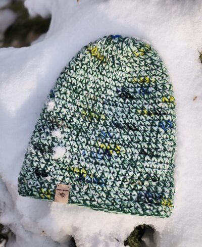 bialo zielona czapka zimowa handmade