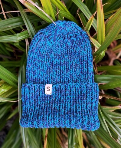 niebieska czapka merino handmade
