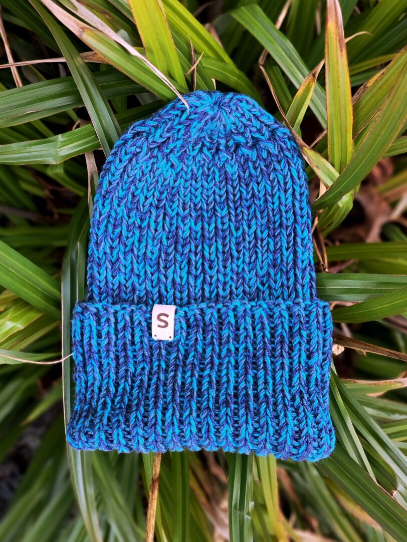 niebieska czapka merino handmade